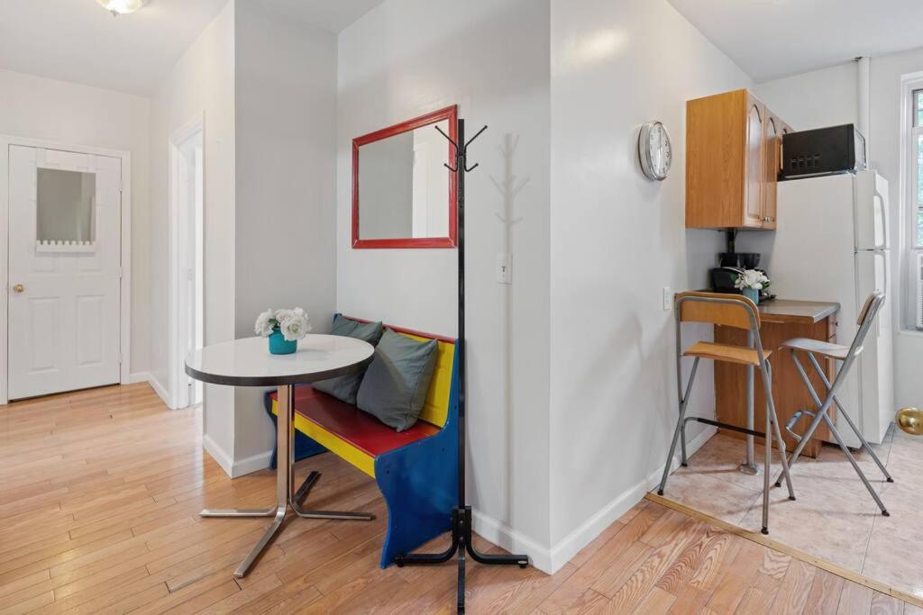Convenient 2br - Walking Distance To Times Square New York