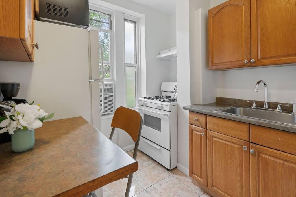 Convenient 2br - Walking Distance To Times Square * New York
